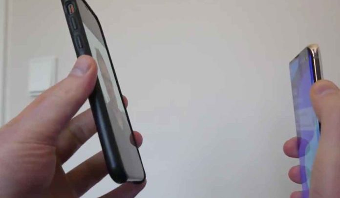 Samsung Galaxy S10 Plus sbloccato da un iPhone